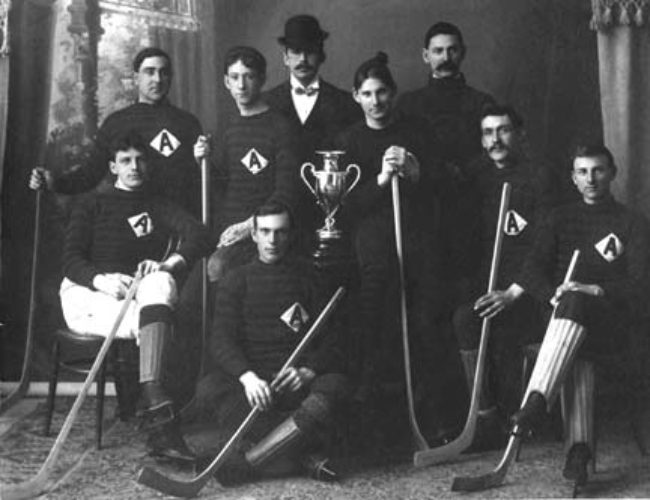 The Windsor Avonians and the Citizens Trophy in 1900