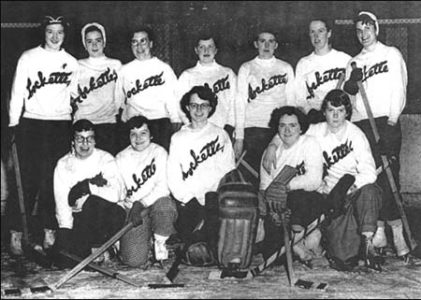 Windsor Rockettes Hockey Team Photo 1949